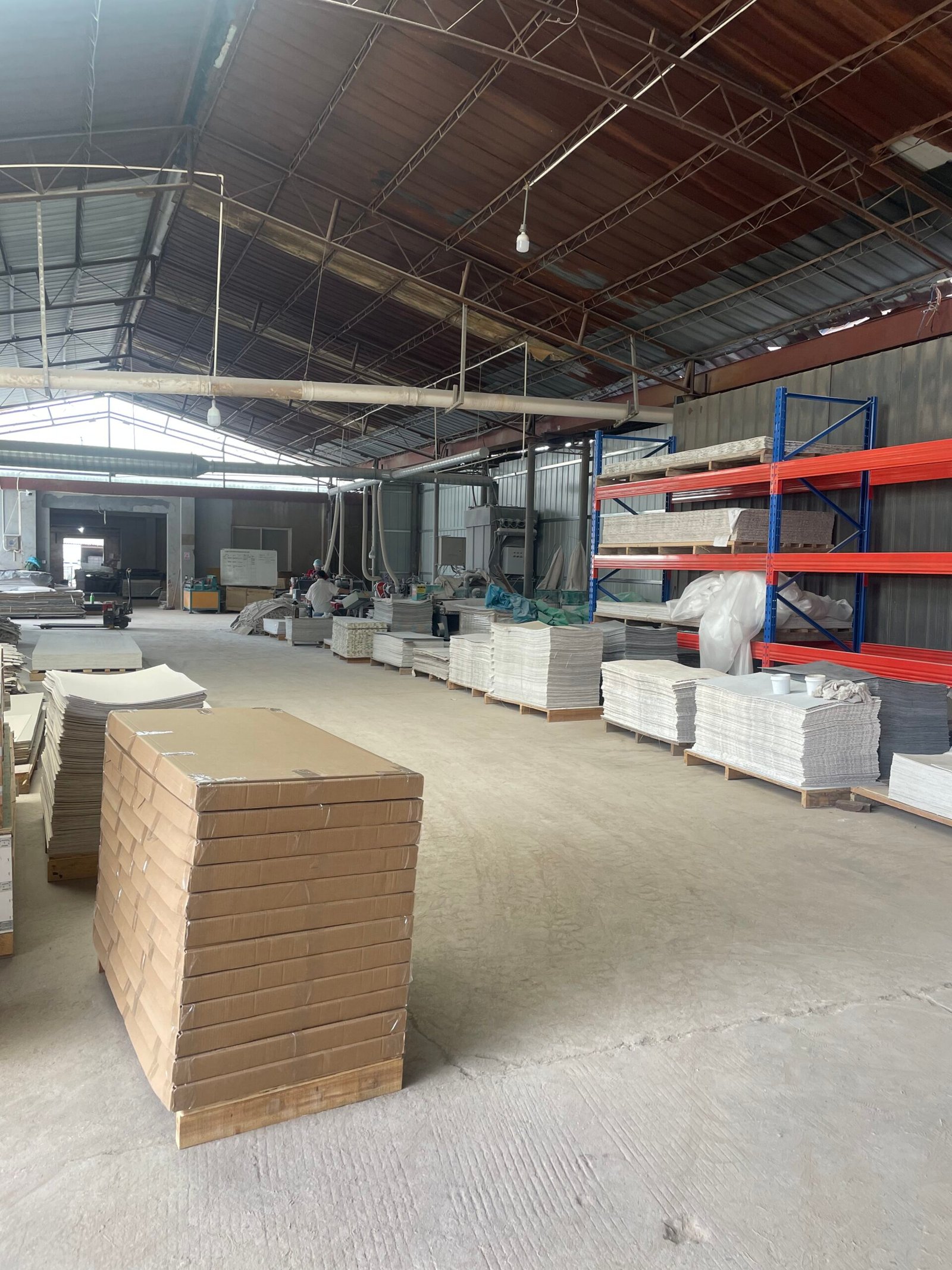 Flexible stone veneer production workshop with panels moving through the line before packing