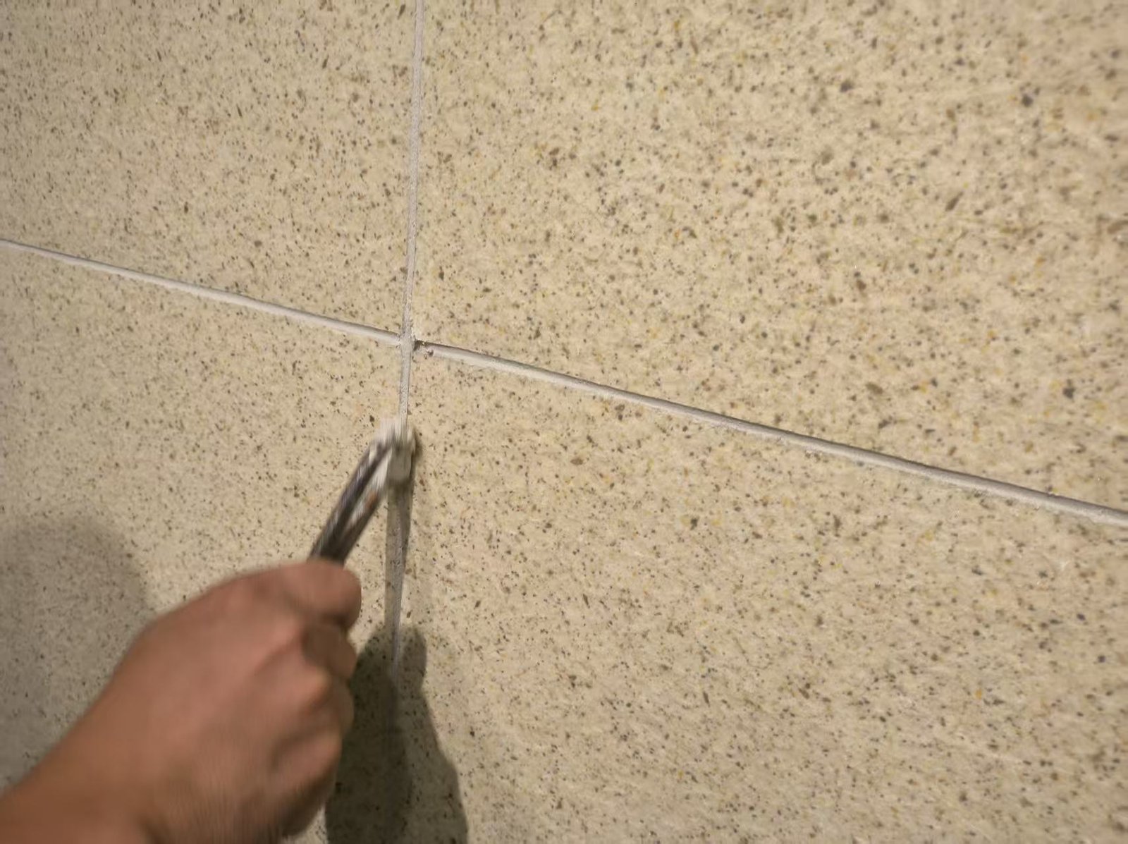 tool for flexibe stone wall panel gap